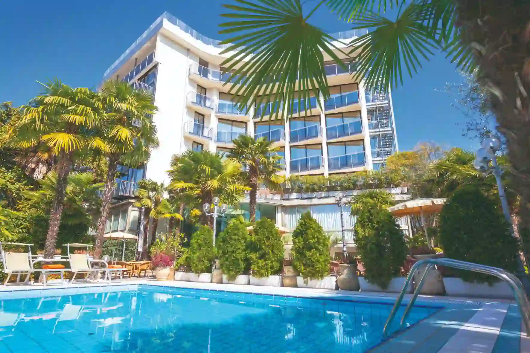 Hotel Garda, Riva Del Garda Exterior Pool (1)