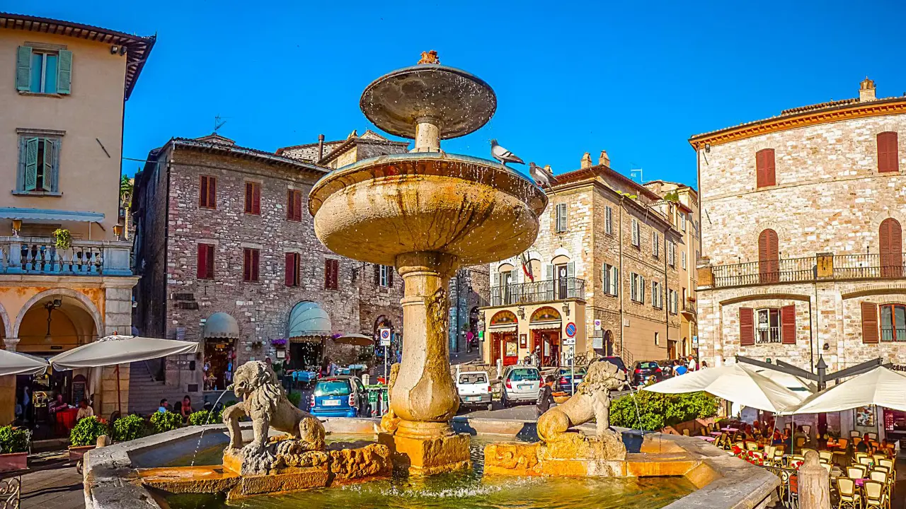 Sh 380571511 Piazza Del Comune, Assisi, Umbria, Italy